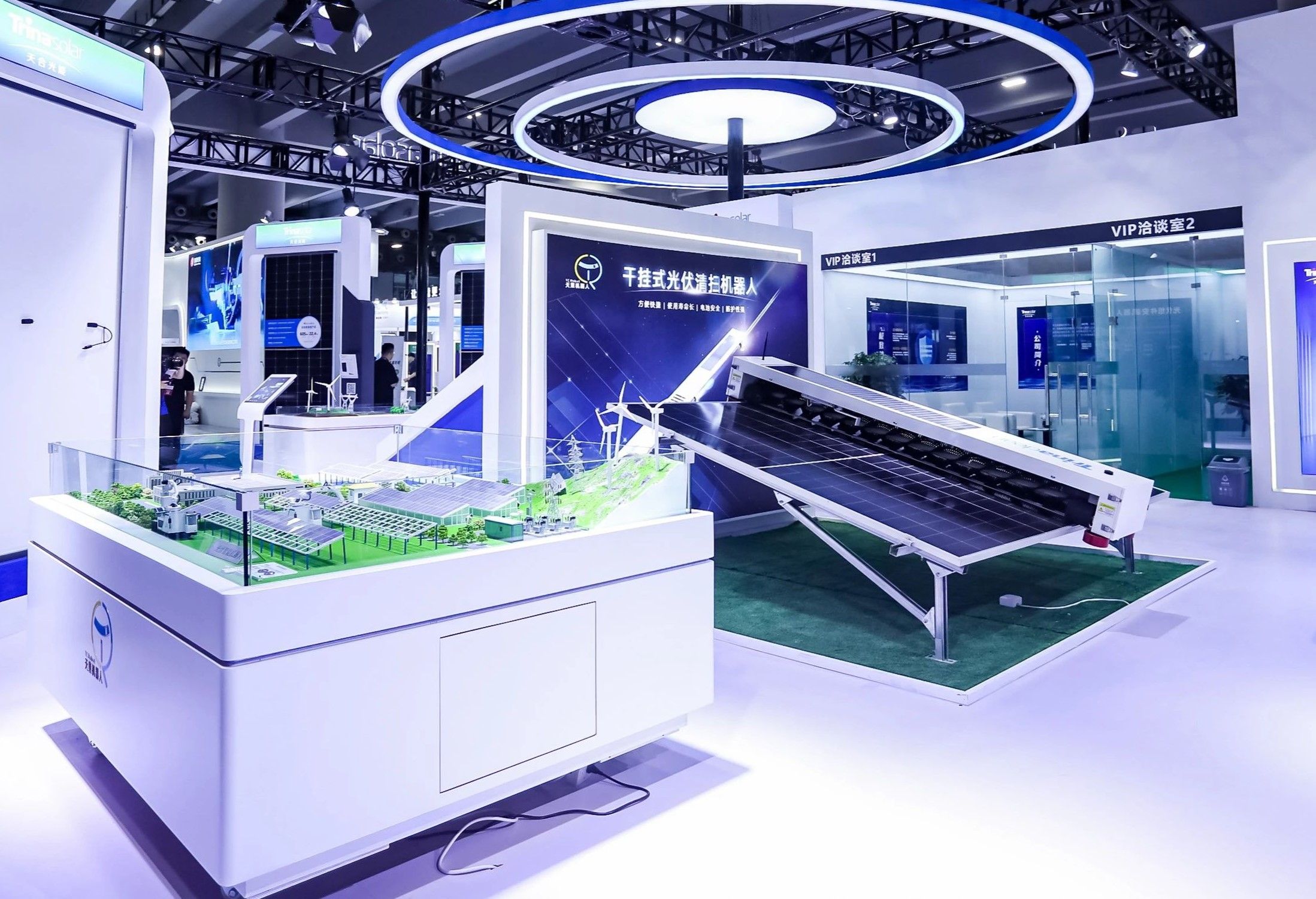 Trinabot  Installation Robot Makes Debut at CHTF